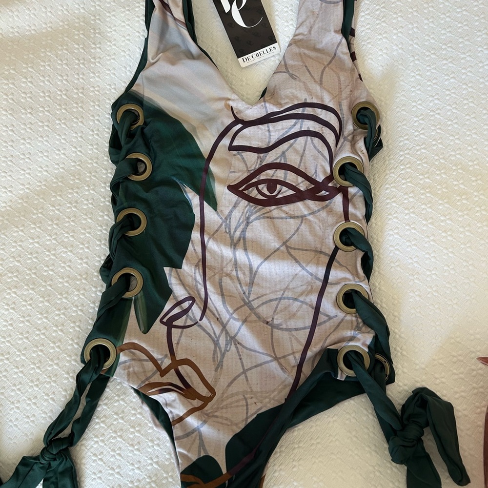 New!! Brazilian women’s reversible Swimsuit with lace up sides. Large.